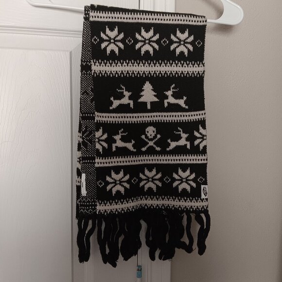 Vans Black & White Skull and Crossbones Reindeer Christmas Knit Scarf - Picture 1 of 7
